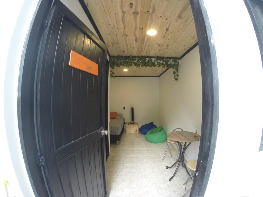 Blackpine Hostel Меделин Екстериор снимка