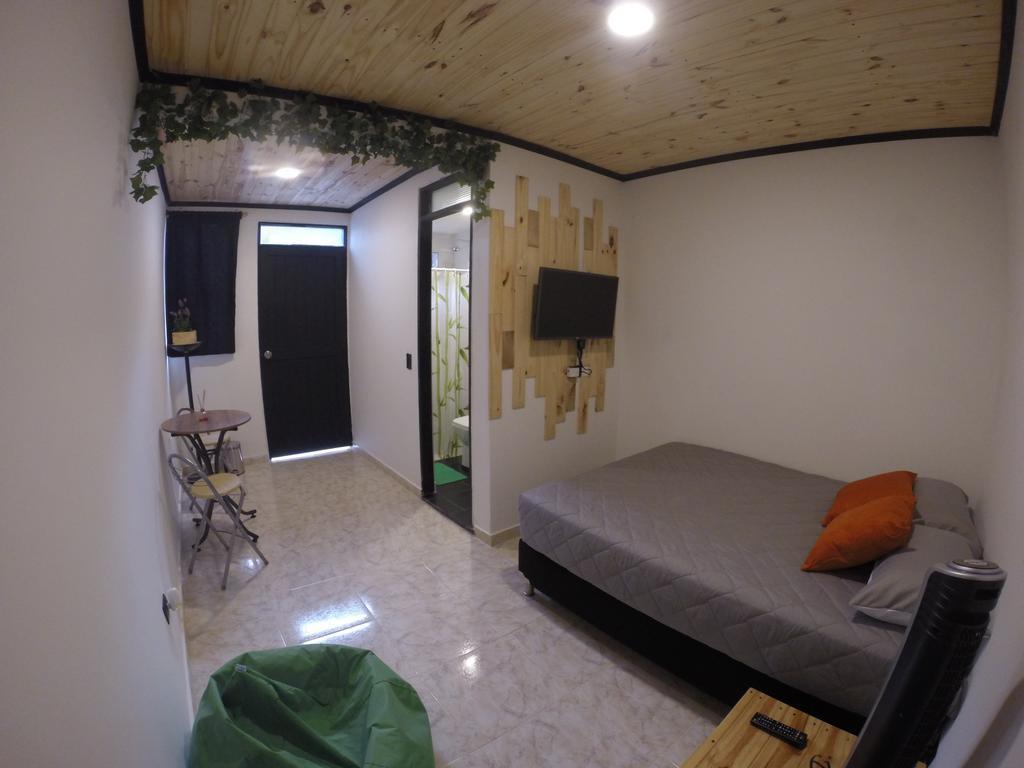 Blackpine Hostel Меделин Екстериор снимка
