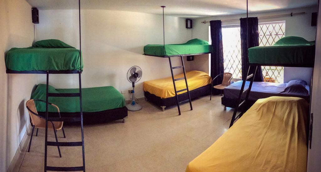 Blackpine Hostel Меделин Стая снимка