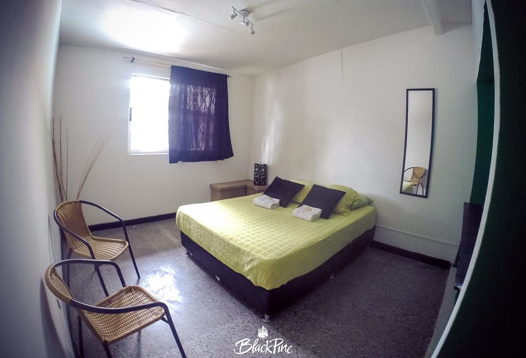 Blackpine Hostel Меделин Екстериор снимка