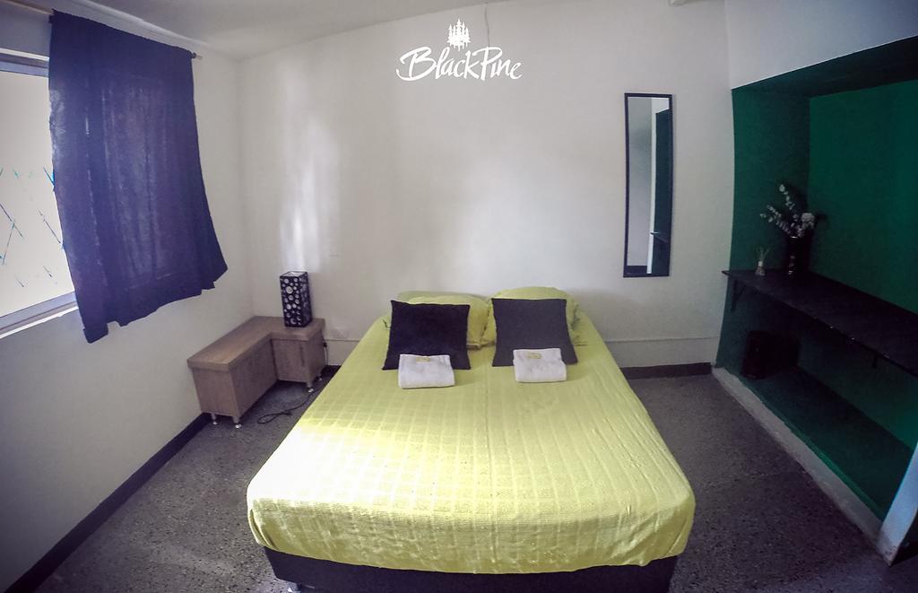 Blackpine Hostel Меделин Екстериор снимка