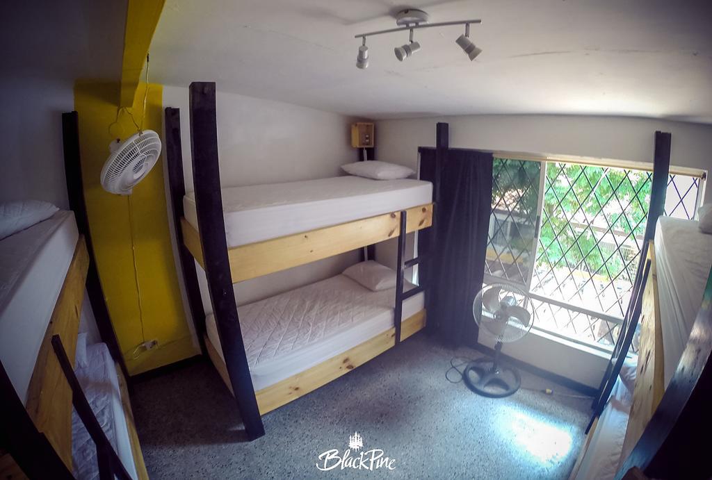 Blackpine Hostel Меделин Екстериор снимка